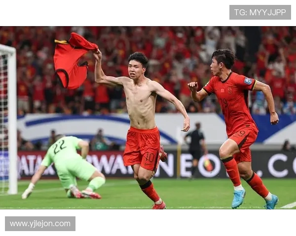 国足再度鏖战亚洲强敌全场奋勇拼搏展现新时代中国足球精神